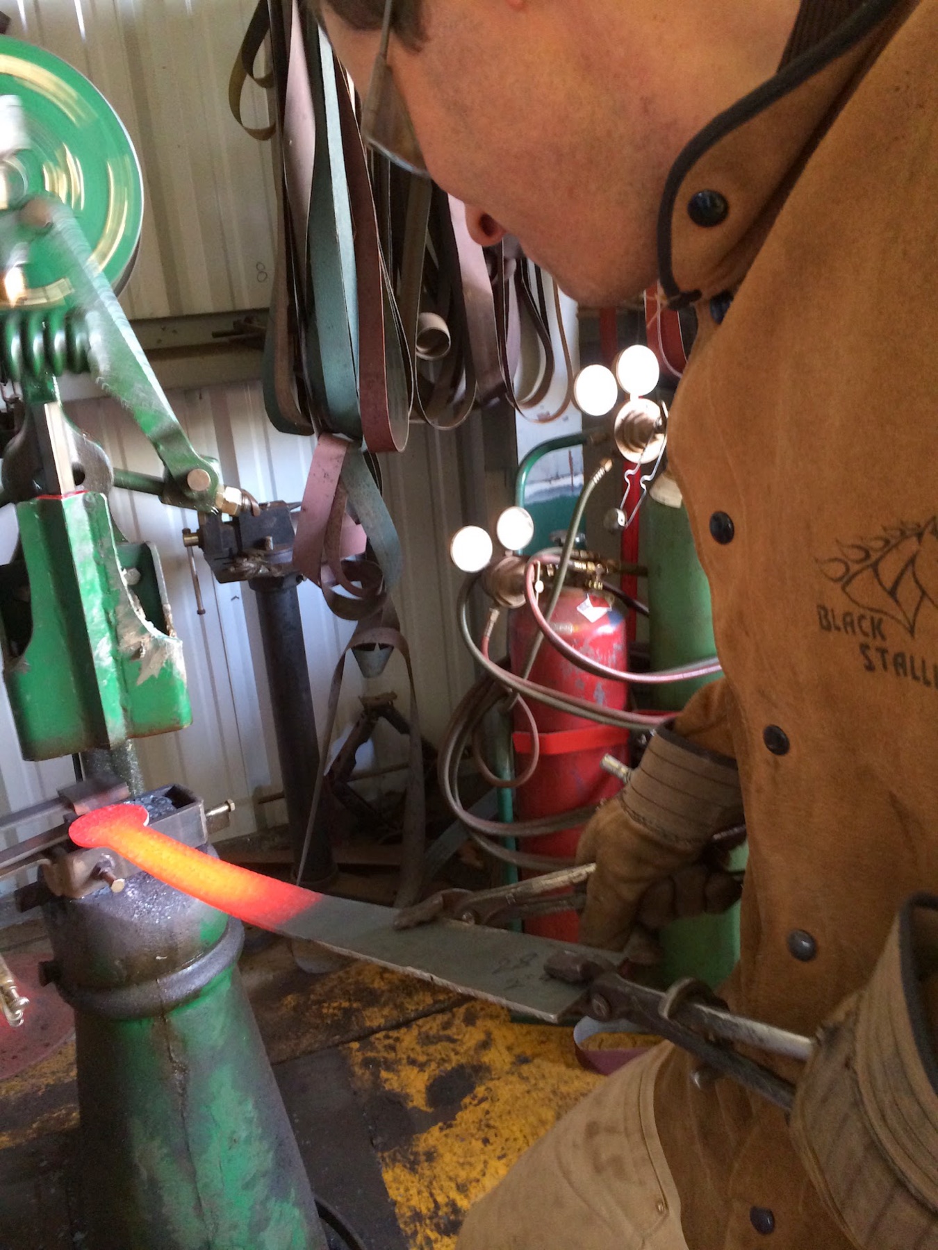 Hammering steel with Hardy